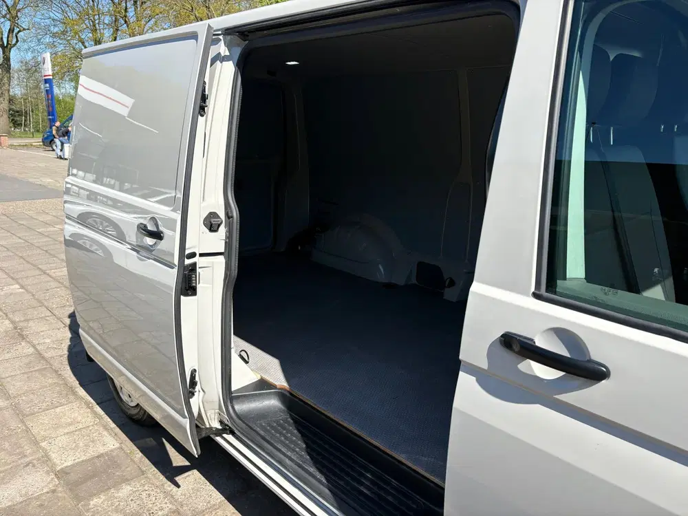 Volkswagen Transporter 2.0 TDI L2H1 150PK uit 2024, foto 10