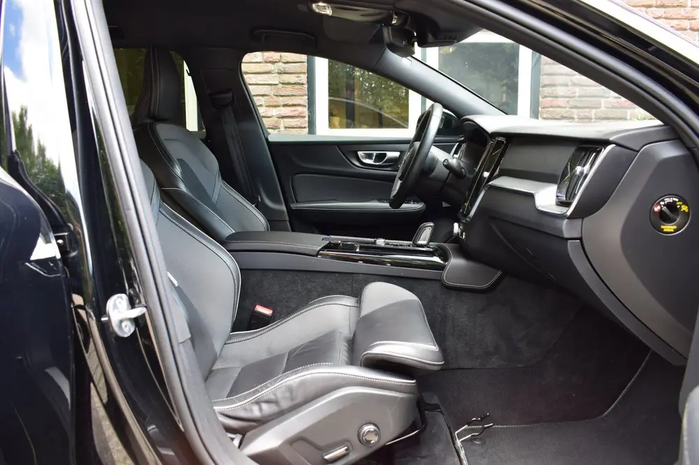 Volvo V60 2.0 T6 Aut. Recharge AWD R-Design Trekhaak uit 2021, foto 10