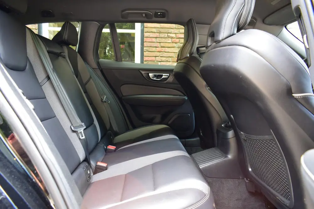Volvo V60 2.0 T6 Aut. Recharge AWD R-Design Trekhaak uit 2021, foto 11