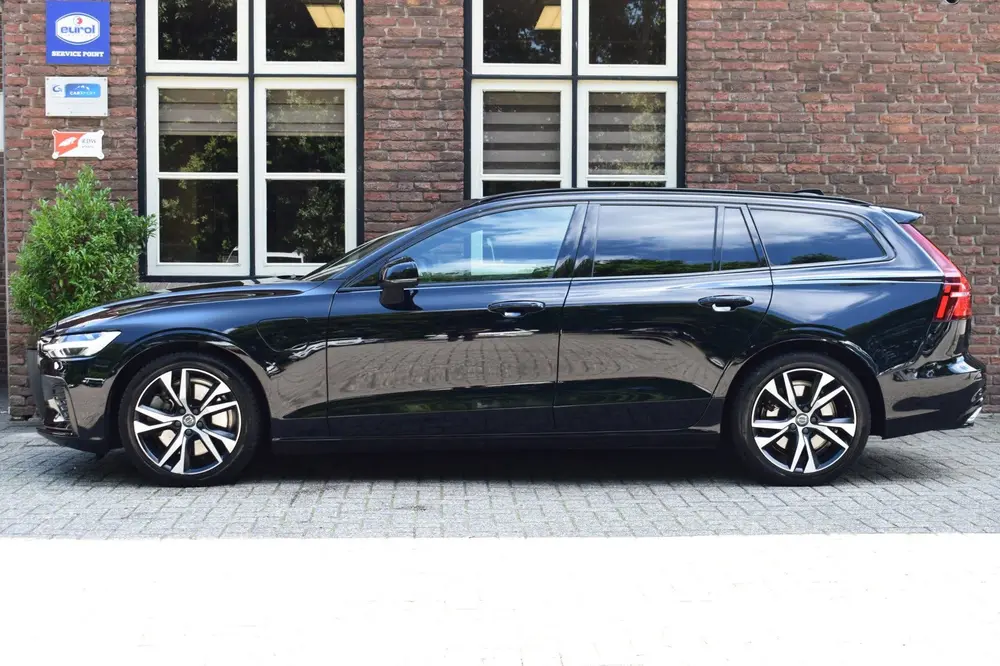 Volvo V60 2.0 T6 Aut. Recharge AWD R-Design Trekhaak uit 2021, foto 2