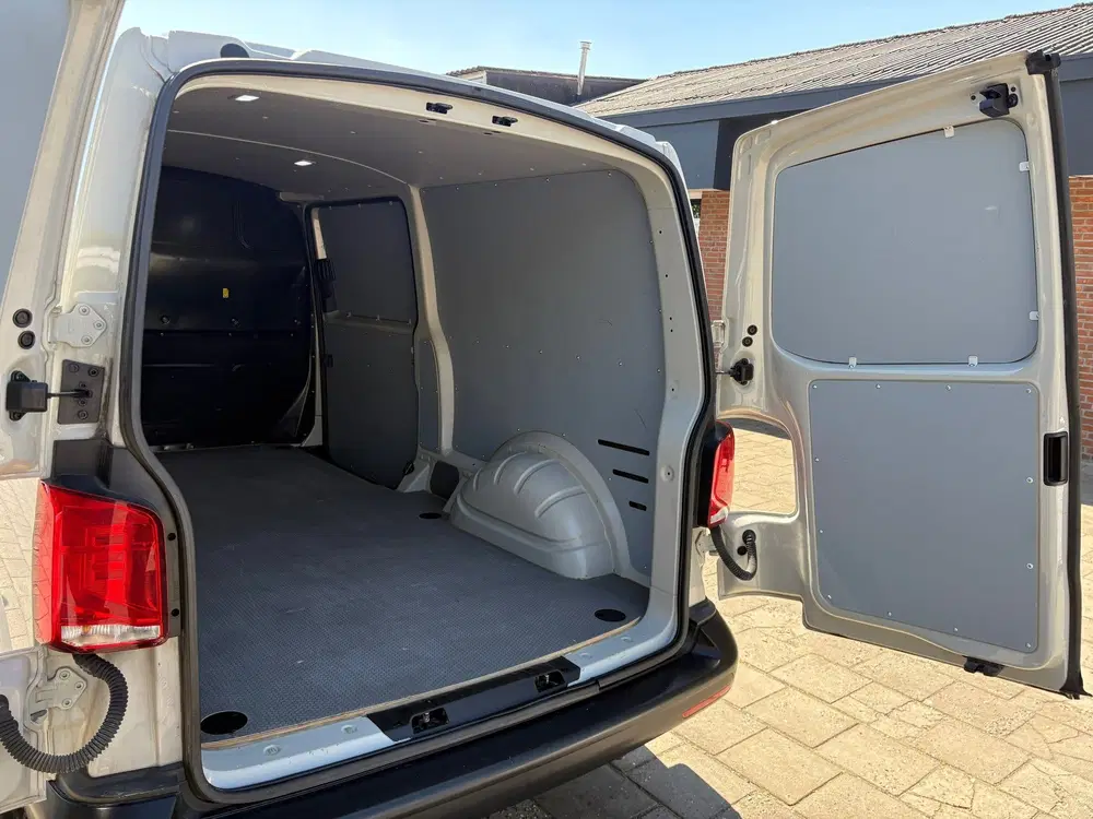 Volkswagen Transporter 2.0 TDI L2H1 150PK uit 2024, foto 20