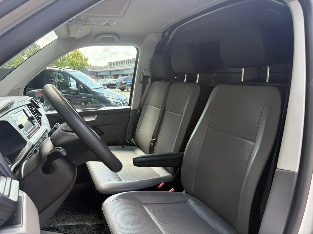 Volkswagen Transporter 2.0 TDI L2H1 150PK uit 2024, foto 12