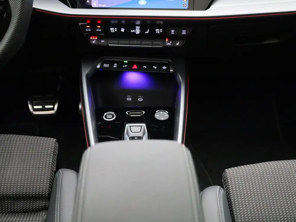 Audi A3 45 TFSI e S edition Competition 272 PK uit 2025, foto 10
