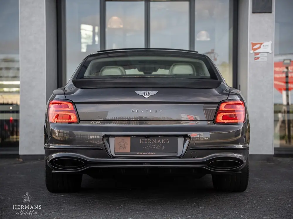 Bentley Flying Spur 6.0 W12 First Edition / Blackline / B&O uit 2021, foto 11