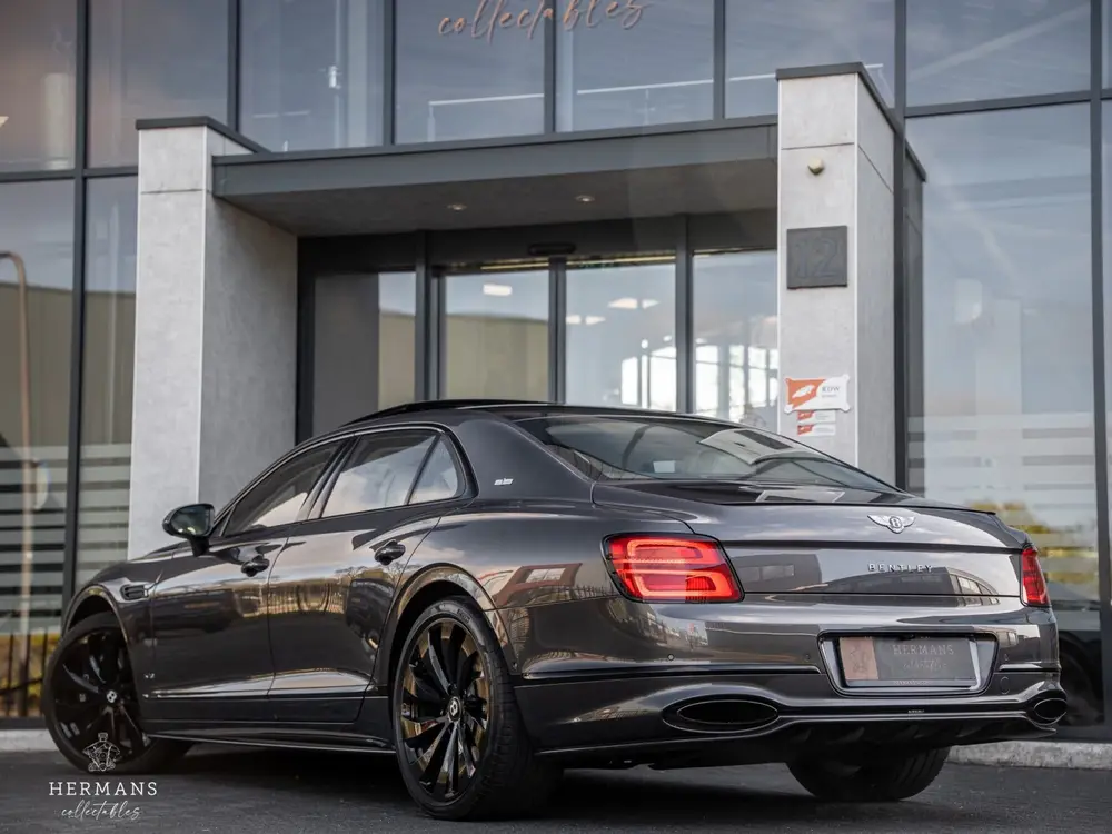 Bentley Flying Spur 6.0 W12 First Edition / Blackline / B&O uit 2021, foto 12