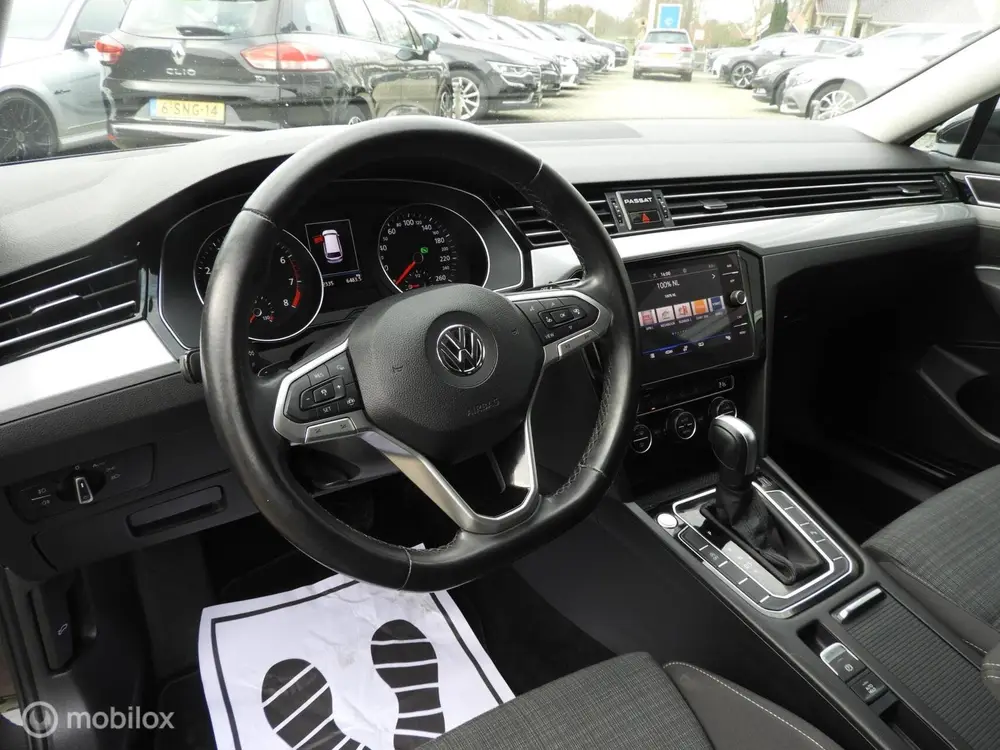 Volkswagen Passat Variant 1.5 TSI Business uit 2020, foto 12