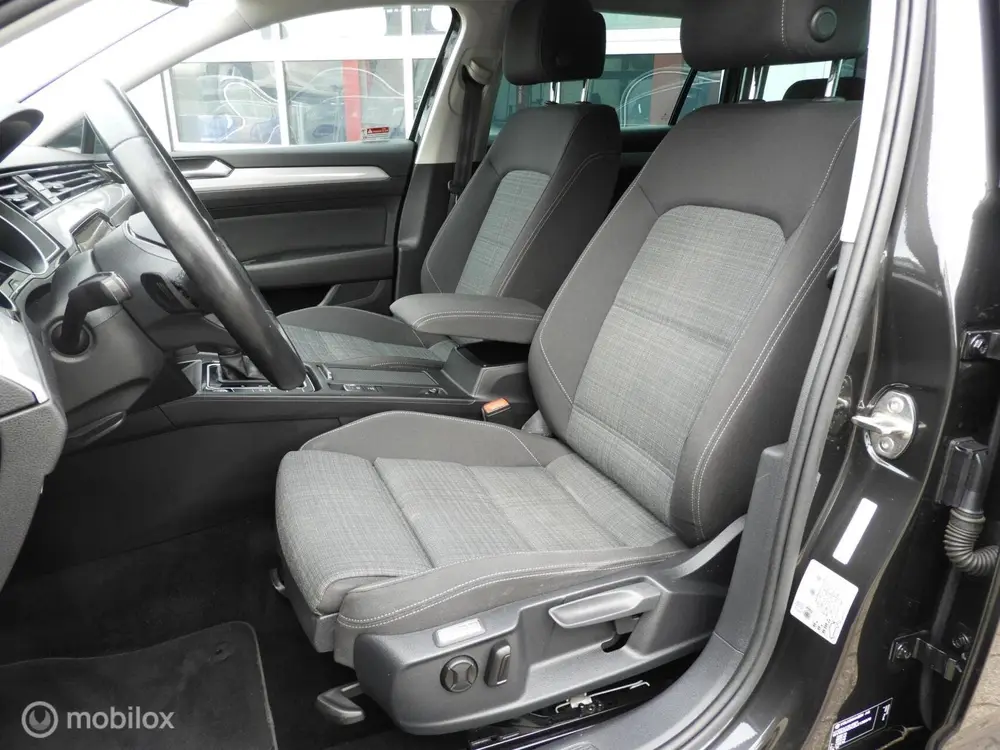 Volkswagen Passat Variant 1.5 TSI Business uit 2020, foto 15