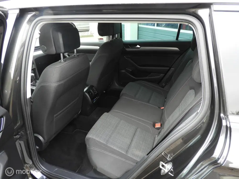 Volkswagen Passat Variant 1.5 TSI Business uit 2020, foto 17