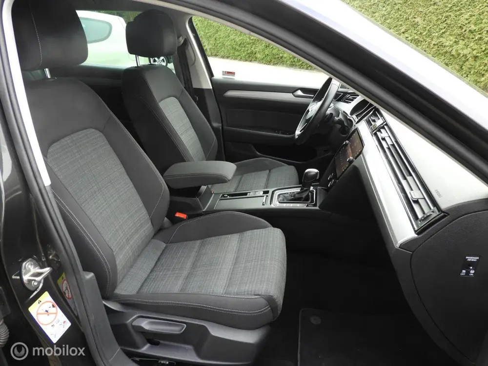 Volkswagen Passat Variant 1.5 TSI Business uit 2020, foto 19