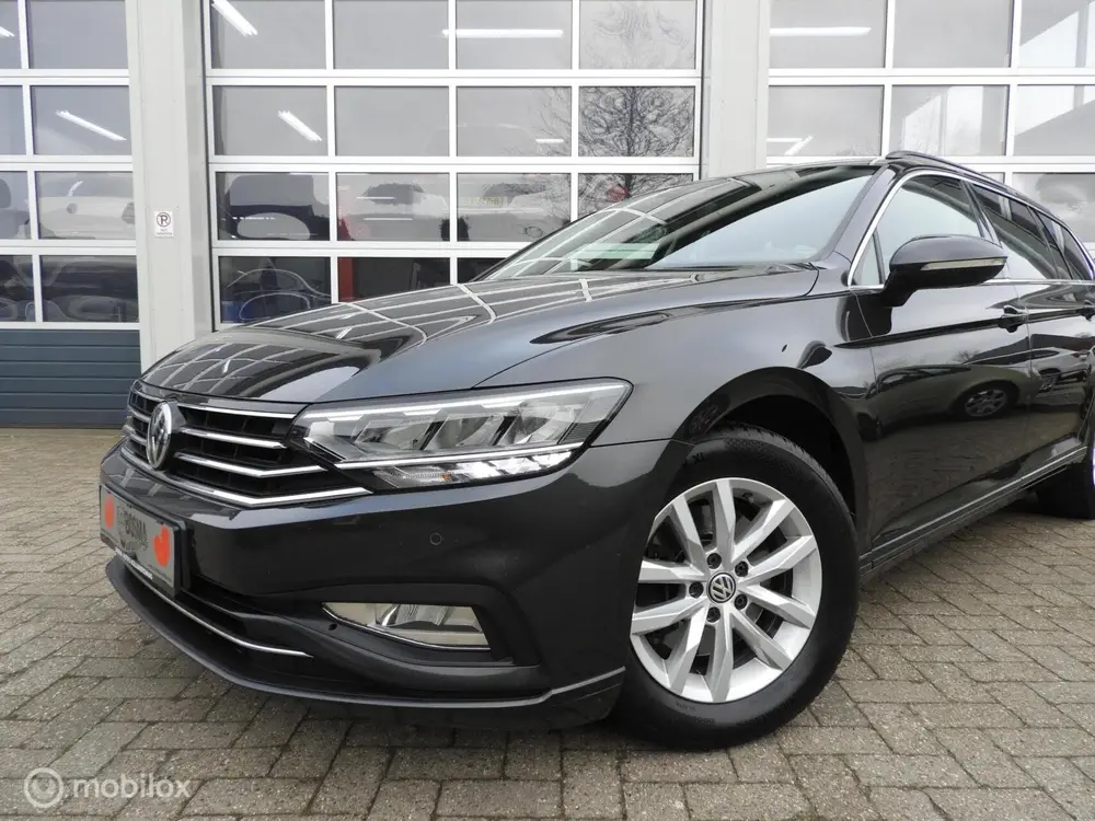 Volkswagen Passat Variant 1.5 TSI Business uit 2020, foto 2