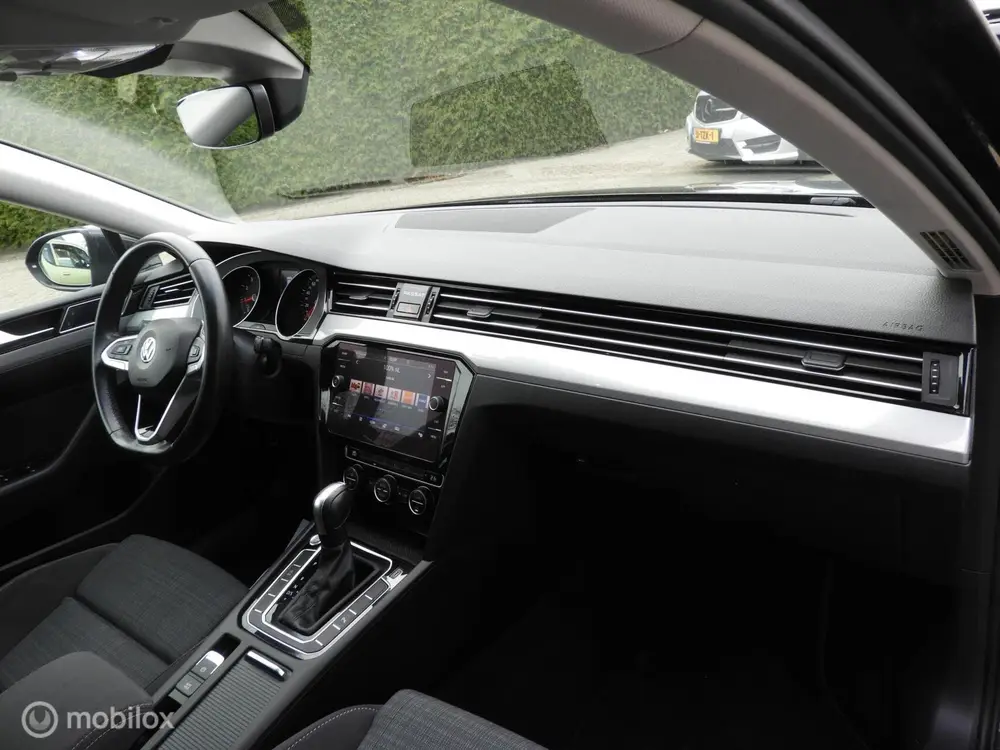 Volkswagen Passat Variant 1.5 TSI Business uit 2020, foto 20