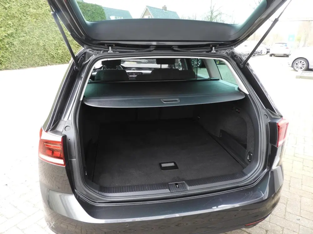 Volkswagen Passat Variant 1.5 TSI Business uit 2020, foto 9