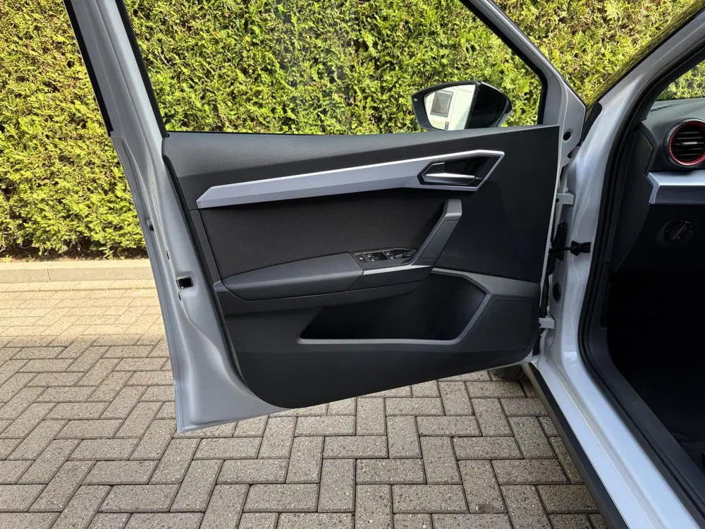 SEAT Arona 1.0 EcoTSI 116pk DSG FR Business Connect l uit 2025, foto 14