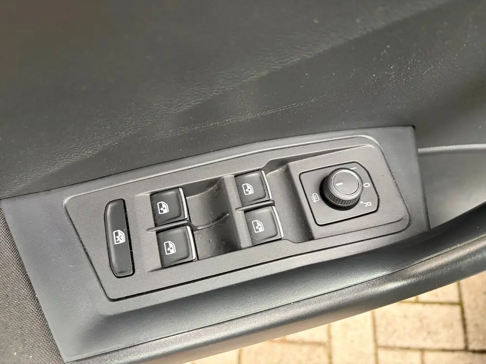 Volkswagen T-ROC 1.5 TSI Style / Carplay / Camera / Trekhaak uit 2019, foto 10