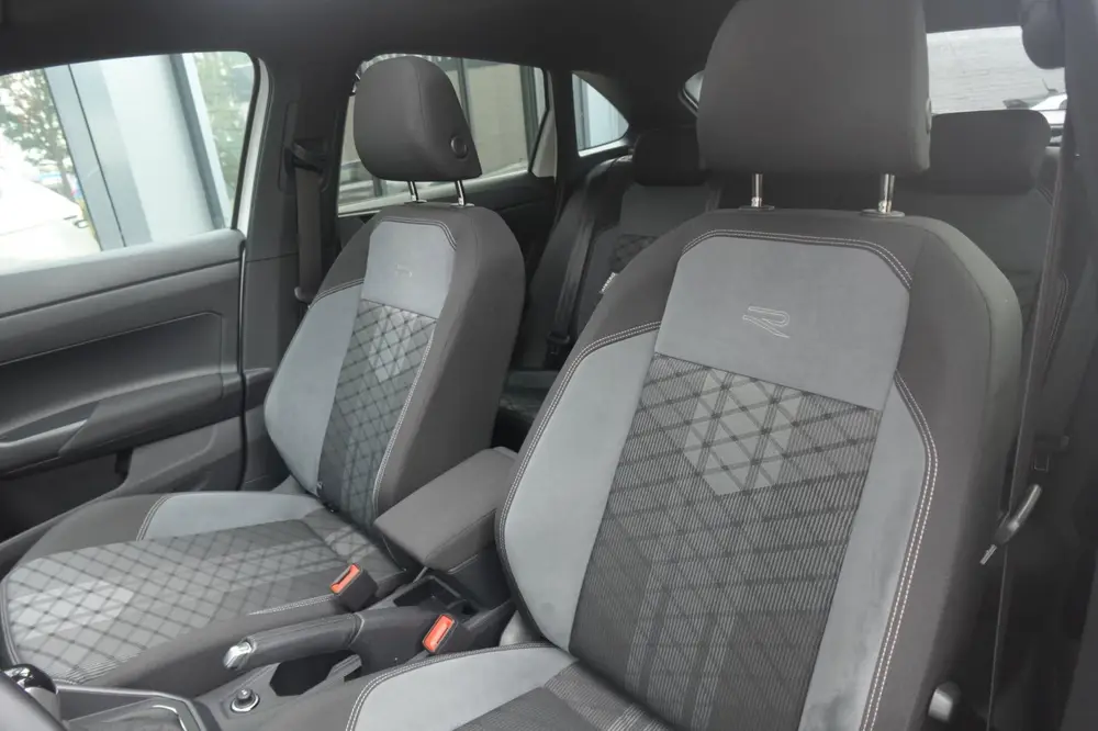 Volkswagen Taigo 1.5 TSI R-Line PANO KEYLESS CAM uit 2022, foto 4