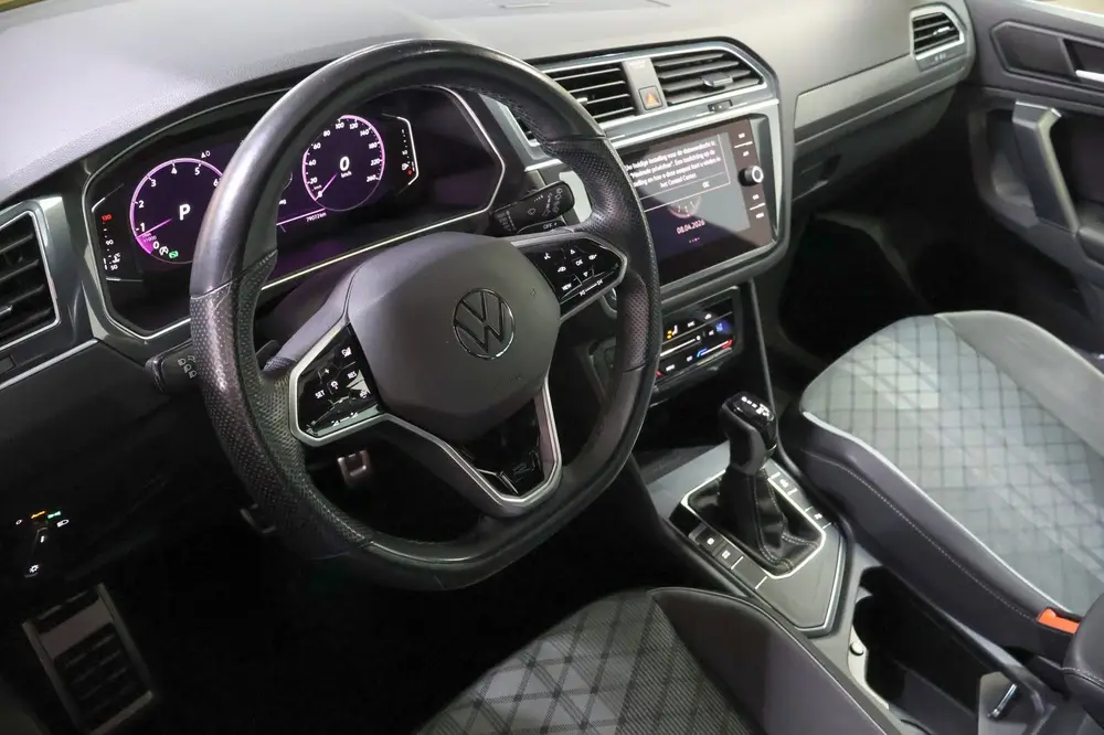 Volkswagen Tiguan 1.5 TSI R-Line uit 2021, foto 2