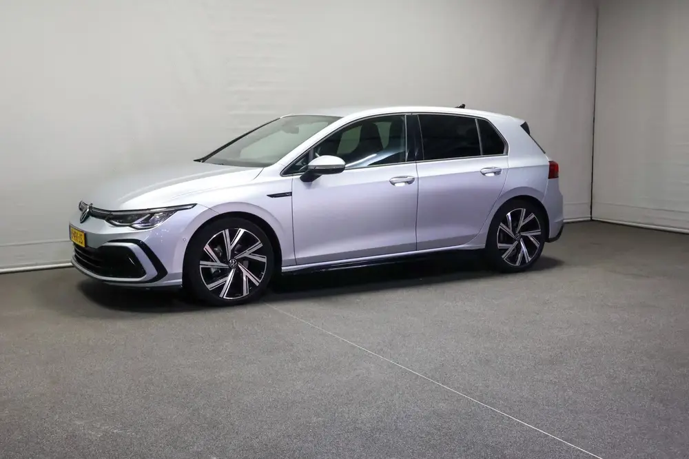 Volkswagen Golf 1.5 eTSI R-Line uit 2021, foto 6