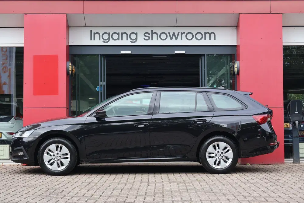 Skoda Octavia 1.0 e-TSI Business Edition uit 2023, foto 2