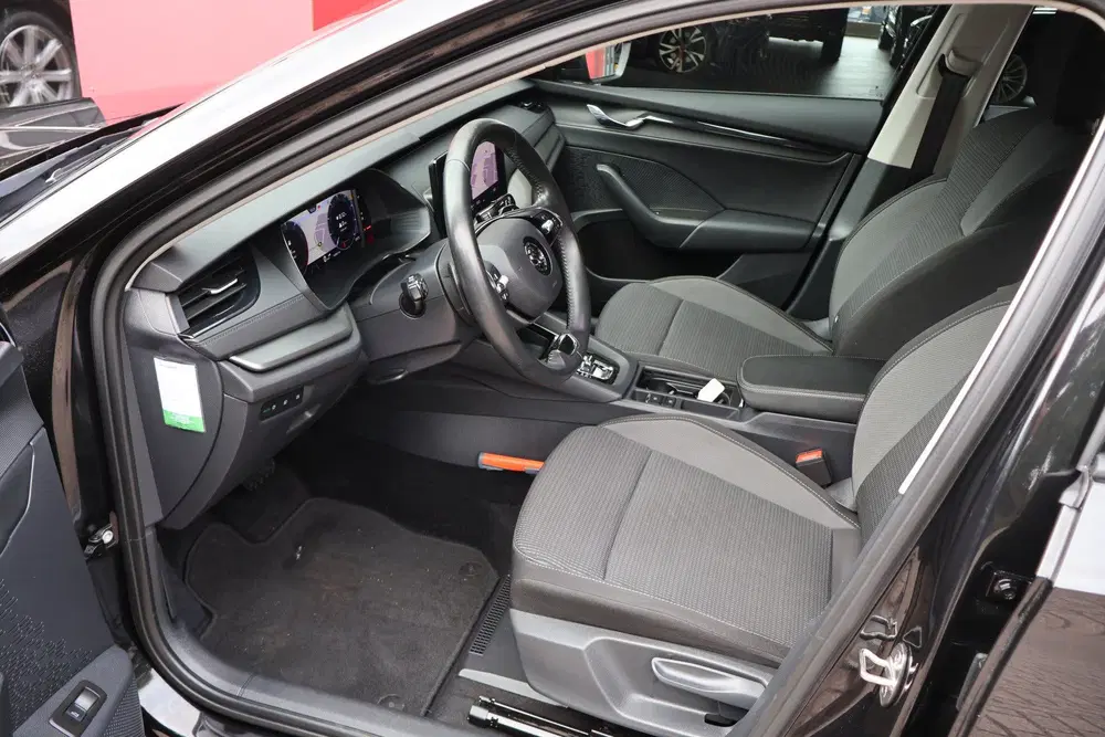 Skoda Octavia 1.0 e-TSI Business Edition uit 2023, foto 7