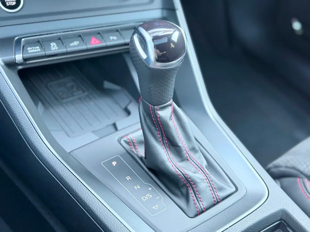 Audi Q3 45 TFSI e S Edition Pano uit 2022, foto 19