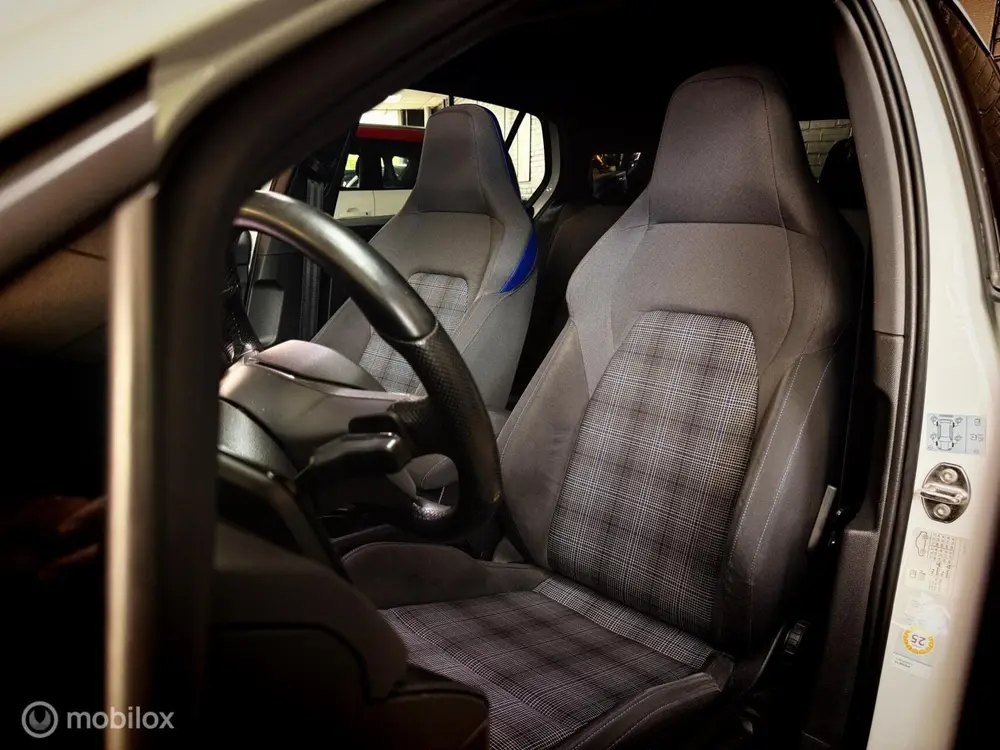 Volkswagen Golf 1.4 eHybrid GTE | PANO | IQ LIGHTS | BTW uit 2022, foto 18
