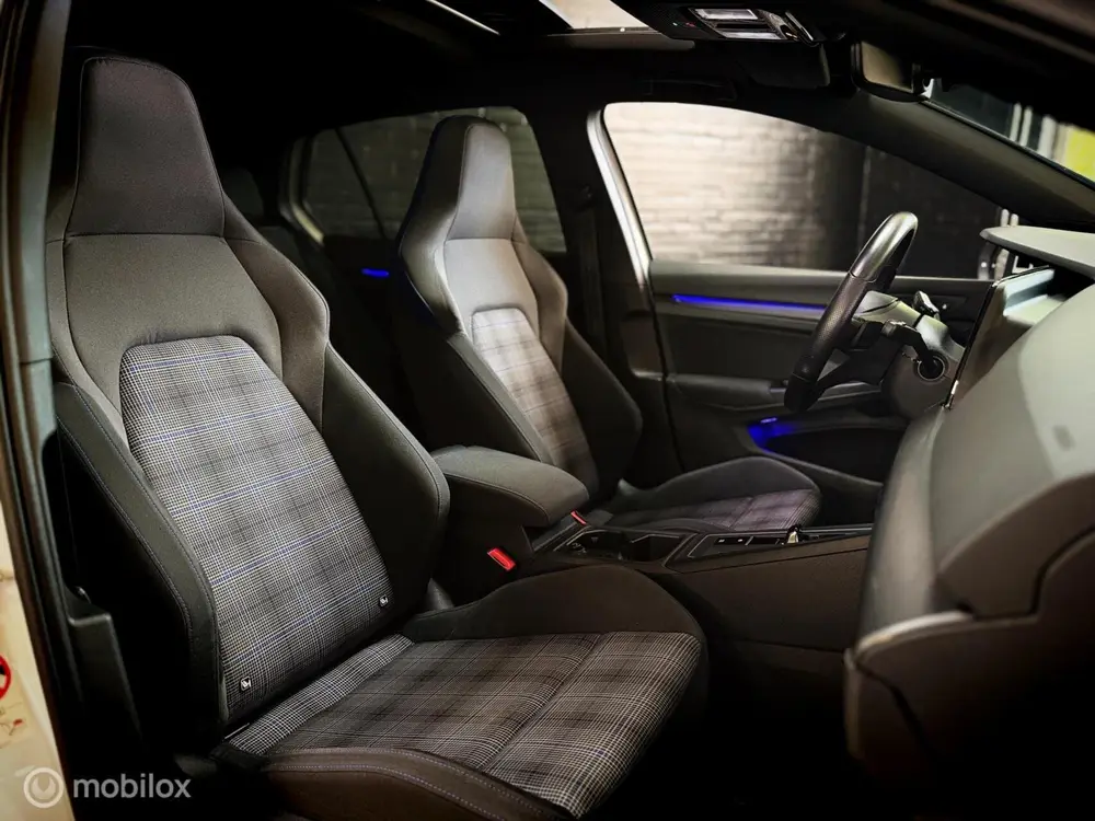 Volkswagen Golf 1.4 eHybrid GTE | PANO | IQ LIGHTS | BTW uit 2022, foto 19