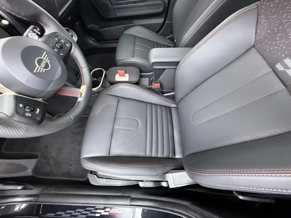 Mini John Cooper Works Cooper C John Cooper Works uit 2025, foto 13