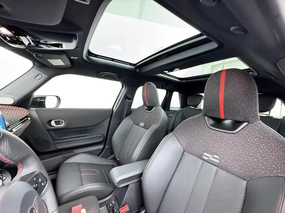 Mini John Cooper Works Cooper C John Cooper Works uit 2025, foto 19