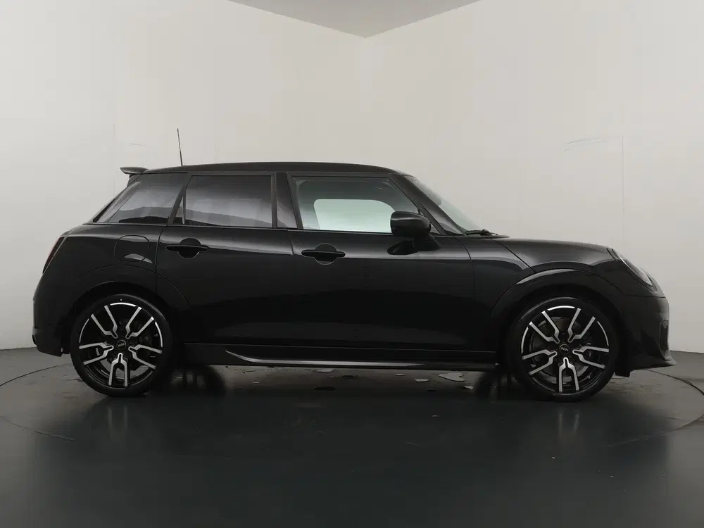 Mini John Cooper Works Cooper C John Cooper Works uit 2025, foto 8