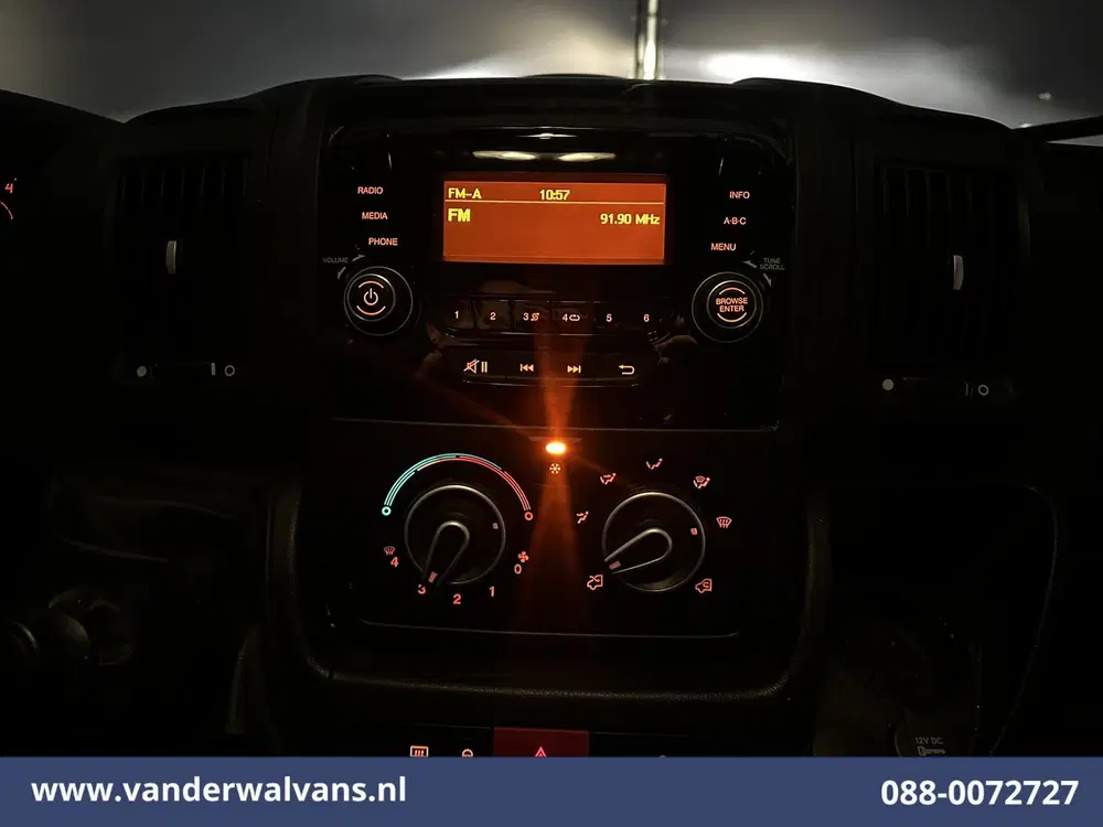 Peugeot Boxer 2.2 BlueHDi 141pk Bakwagen 436cm Lang Laad uit 2022, foto 17