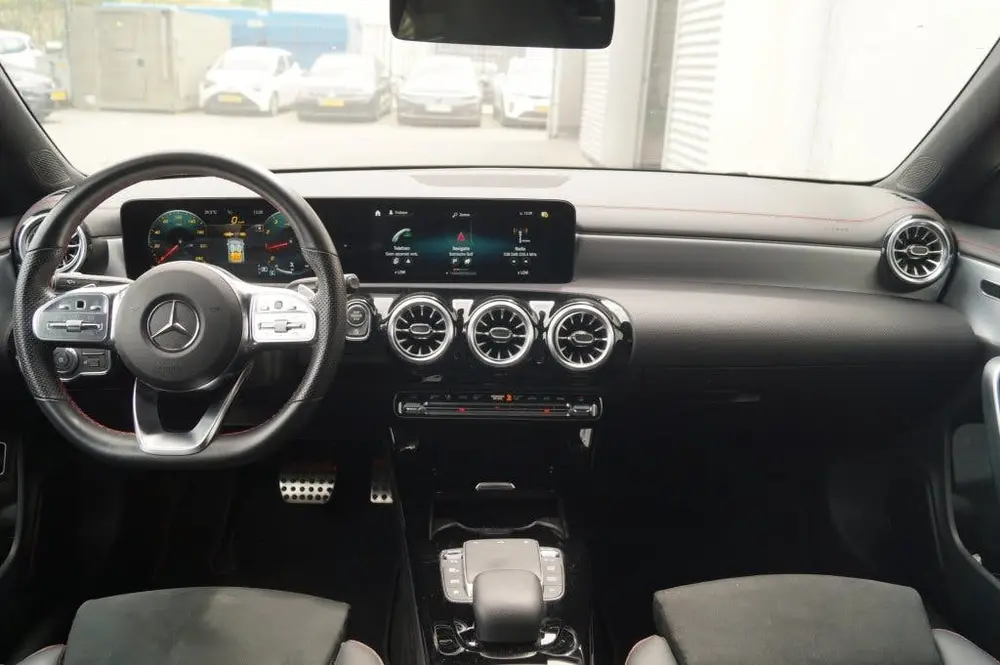 Mercedes-Benz CLA 200 163pk Automaat AMG Business Sol uit 2021, foto 10
