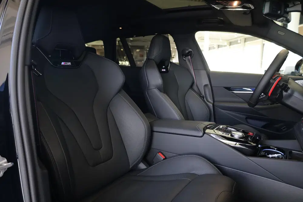 BMW M5 Touring Bowers & Wilkins uit 2026, foto 10