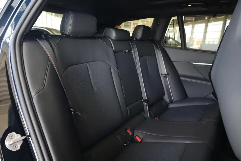 BMW M5 Touring Bowers & Wilkins uit 2026, foto 11