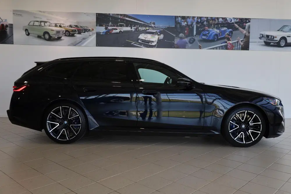 BMW M5 Touring Bowers & Wilkins uit 2026, foto 3