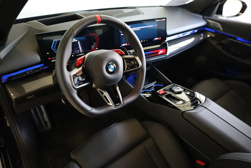 BMW M5 Touring Bowers & Wilkins uit 2026, foto 9