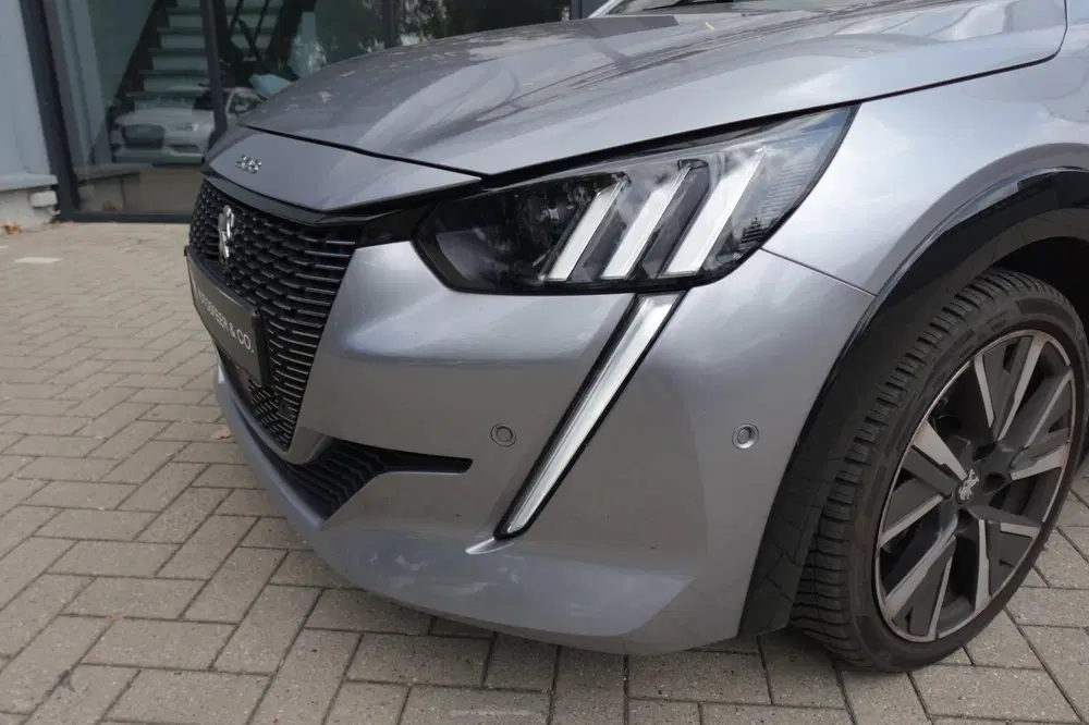 Peugeot 208 1.2 PureTech GT PANO KEYLESS CAM uit 2022, foto 10