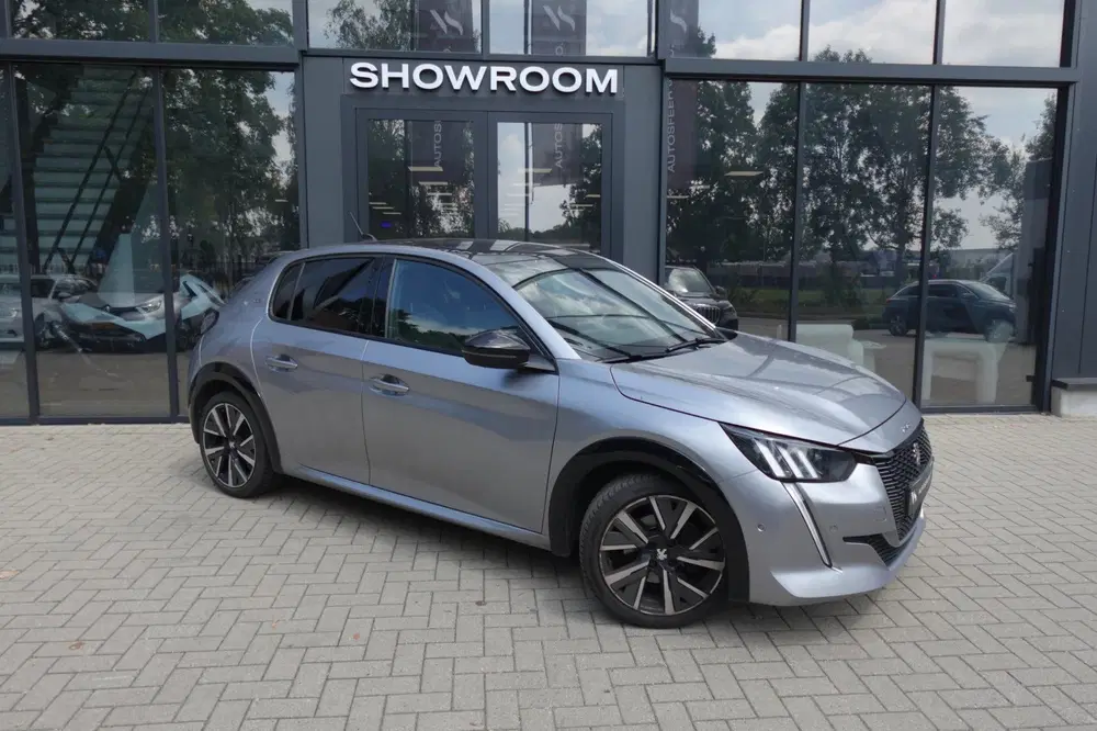 Peugeot 208 1.2 PureTech GT PANO KEYLESS CAM uit 2022, foto 11