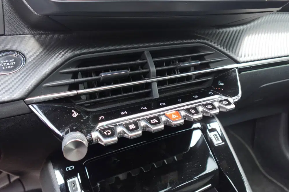 Peugeot 208 1.2 PureTech GT PANO KEYLESS CAM uit 2022, foto 15