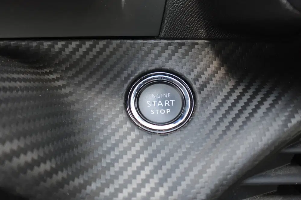 Peugeot 208 1.2 PureTech GT PANO KEYLESS CAM uit 2022, foto 16