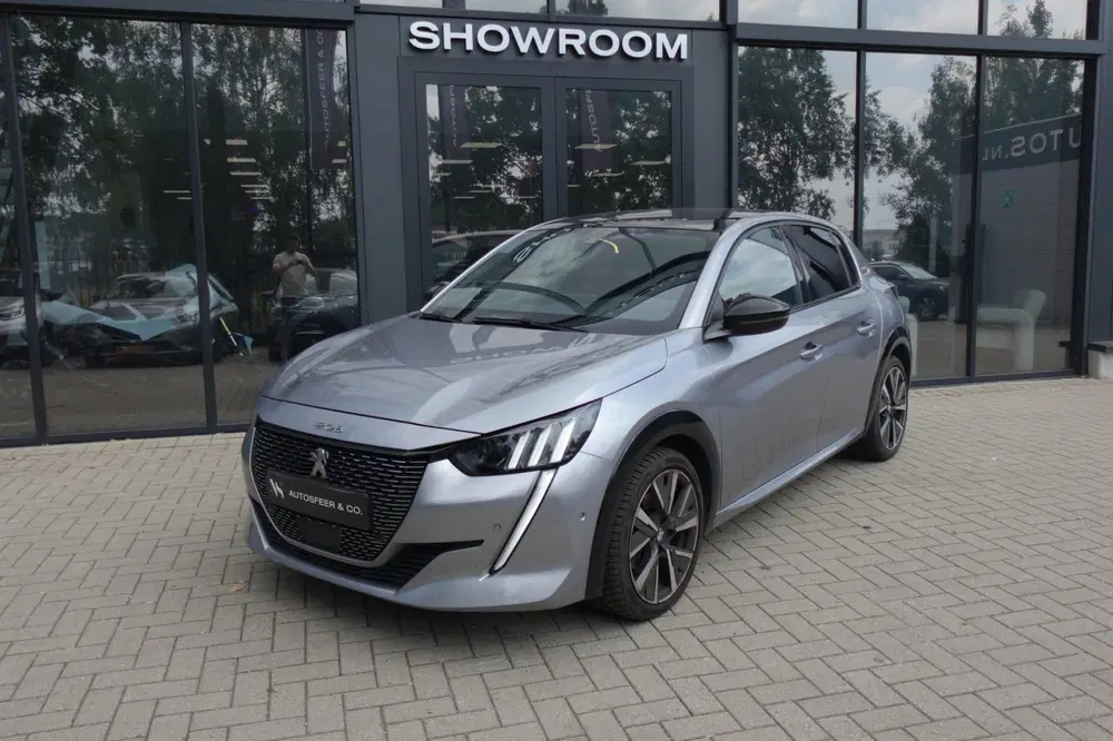 Peugeot 208 1.2 PureTech GT PANO KEYLESS CAM uit 2022, foto 18