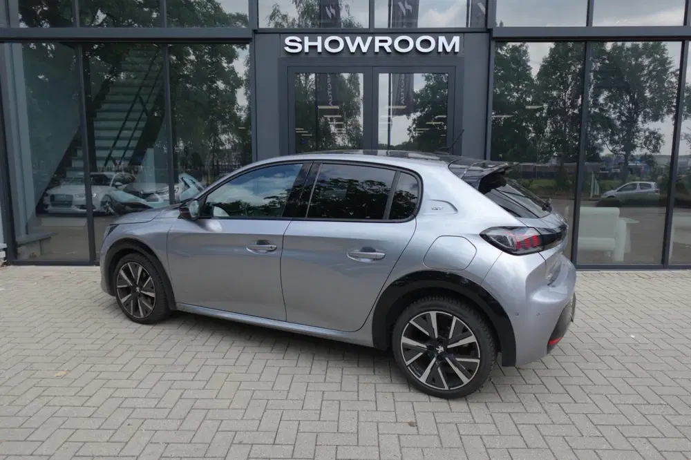 Peugeot 208 1.2 PureTech GT PANO KEYLESS CAM uit 2022, foto 2