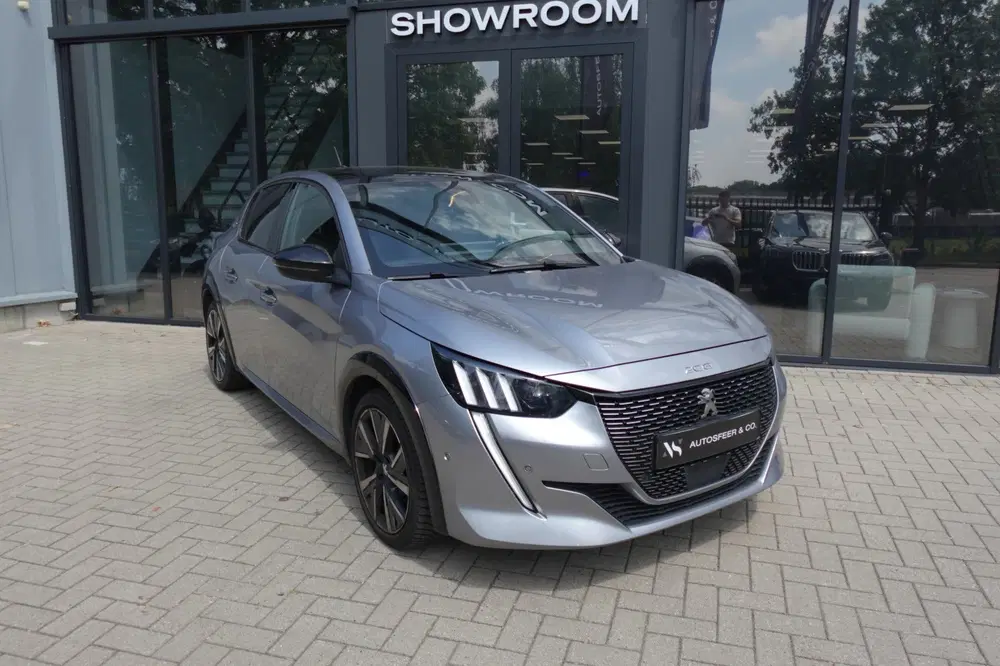 Peugeot 208 1.2 PureTech GT PANO KEYLESS CAM uit 2022, foto 20