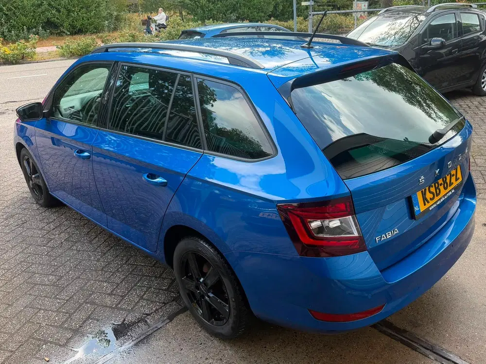 Skoda Fabia Combi 1.0 TSI Business Edition uit 2021, foto 4