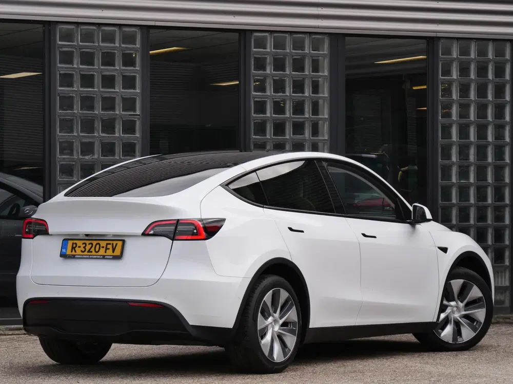 Tesla Model Y 75kWh AWD LONG RANGE uit 2022, foto 2