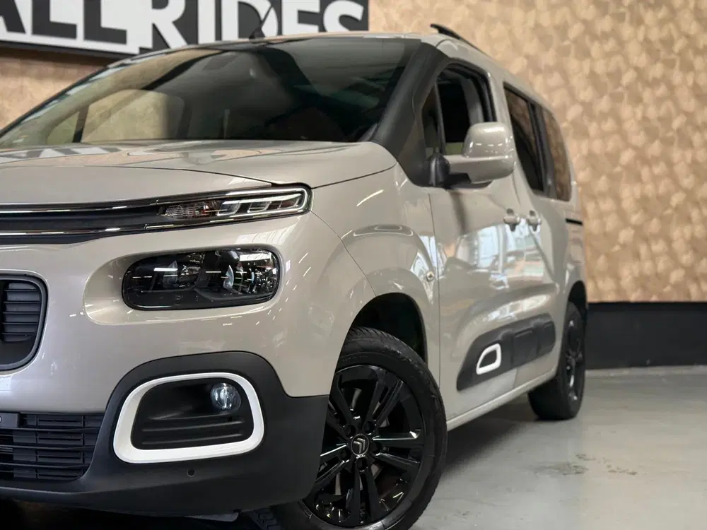 Citroën Berlingo Citroen Berlingo 1.2 PureTech Shine uit 2020, foto 2