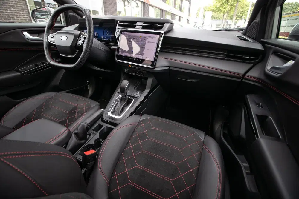 Ford Puma 1.0 EcoBoost Hybrid ST-Line X uit 2024, foto 4