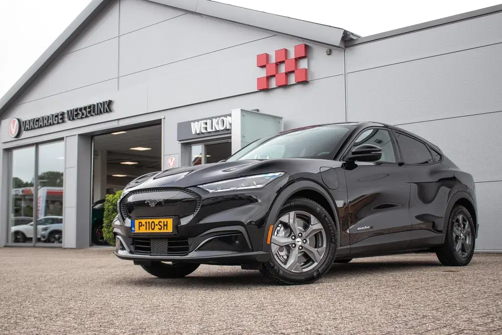 Ford Mustang Mach-E Extended RWD 98 kWh uit 2022, foto 14