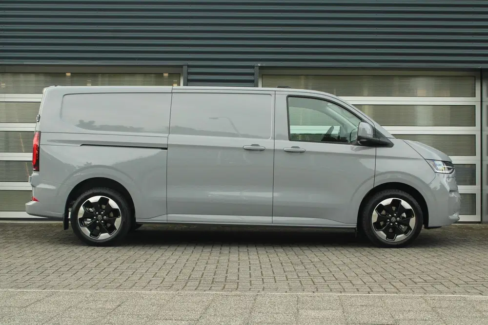 Volkswagen Transporter 2.5 eHybrid 233pk AUT L2H1 30 Bulli uit 2026, foto 3