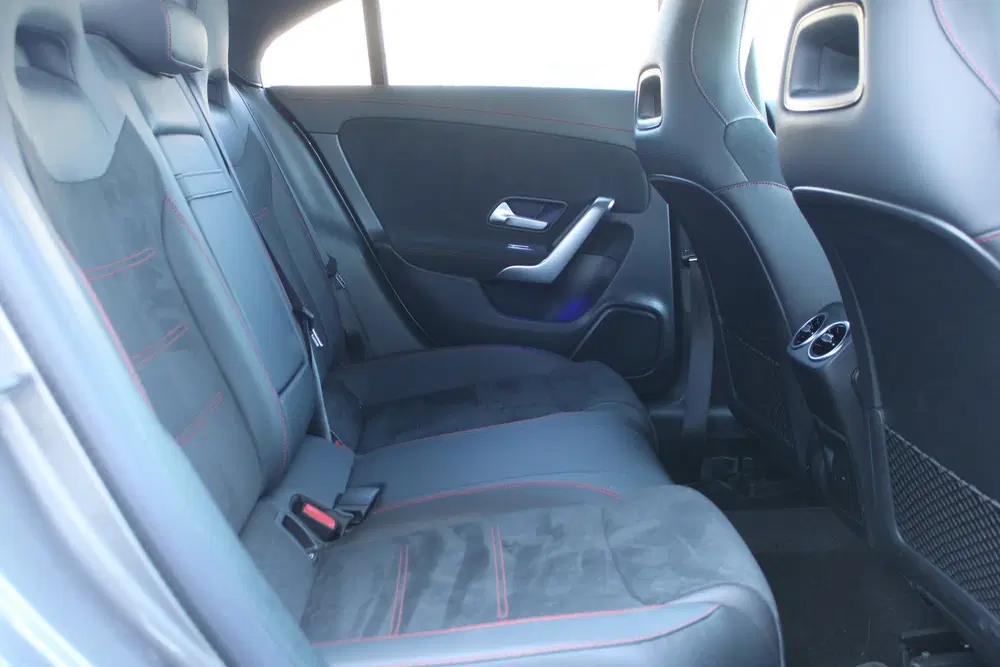 Mercedes-Benz CLA 180 AUT7 AMG Line NIGHT PAKKE SFEER uit 2022, foto 20