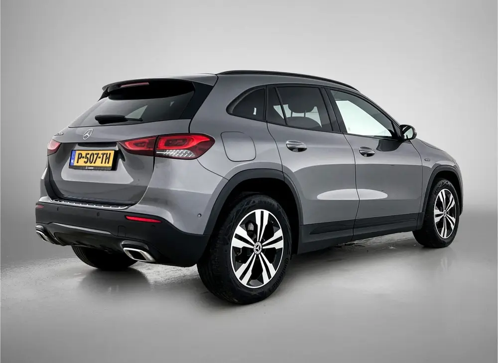 Mercedes-Benz GLA 250 e Progressive uit 2021, foto 2